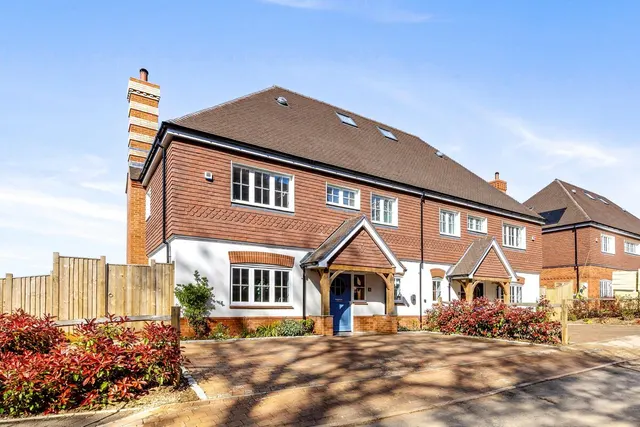 Hill Road, Haslemere, GU27, photo 1