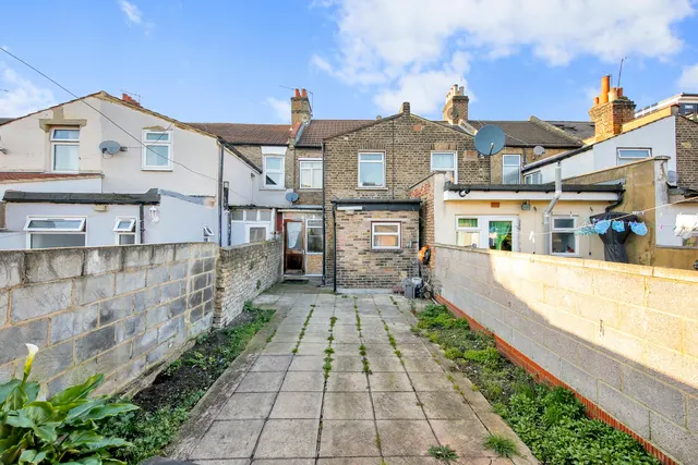 Photo 2 — 43 Lansdown Road, Newham, London, Greater London, E7 8NF