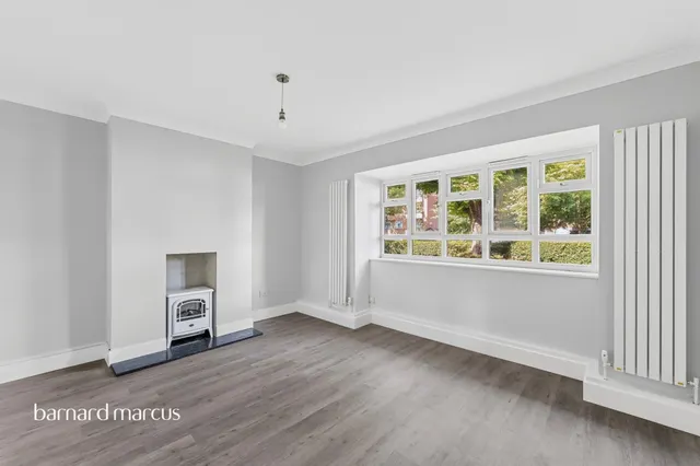 Aldrington Road, London, photo 1