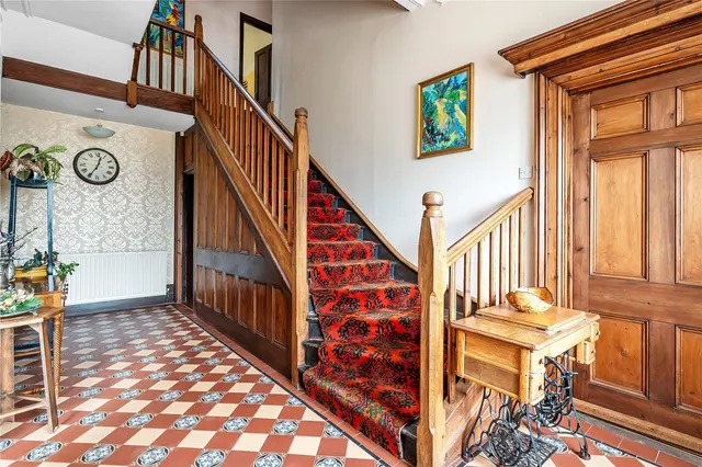 Doods Way, Reigate, RH2, photo 2