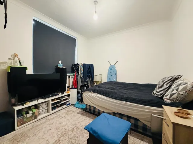 Photo 2 — 74 Bitterne Road West, Southampton, SO18 1AP