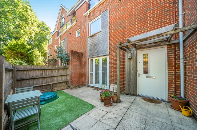 Archers Road, Southampton, SO15, photo 1
