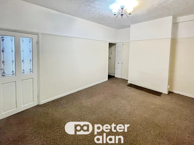 Oakley Street, Newport, NP19, photo 2