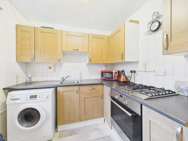 Kimberley Close, Langley, photo 3
