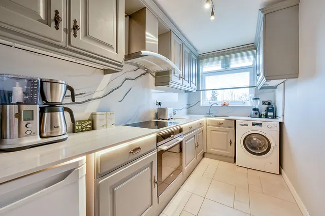 Photo 3 — 17 Westpark, 39-41 Eaton Rise, London