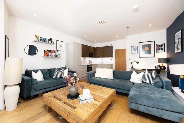 Upper Richmond Road, London, SW15, photo 3