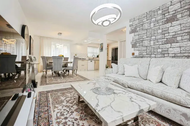 Greenacres, Bartley Green, B32, photo 2