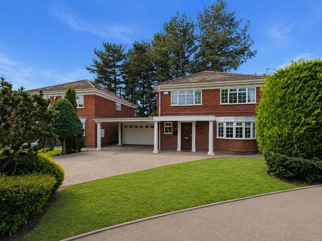 Wombourne, Wolverhampton WV5 0JA, photo 1