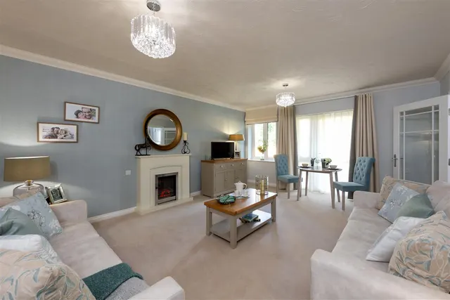 Thorpe Road, Staines-Upon-Thames, TW18, photo 1
