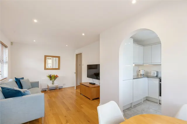 Shire Place, London, SW18, photo 2