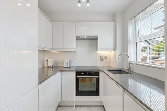 Shire Place, London, SW18, photo 3