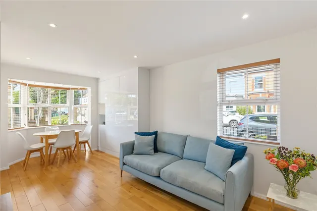 Shire Place, London, SW18, photo 1
