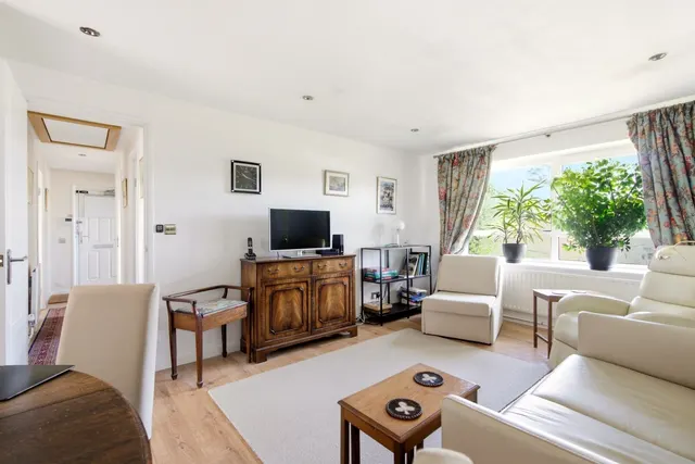 Beech Crescent, Wheathampstead, AL4, photo 2