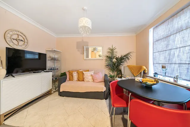 Marsh Road, Pinner, HA5, photo 1