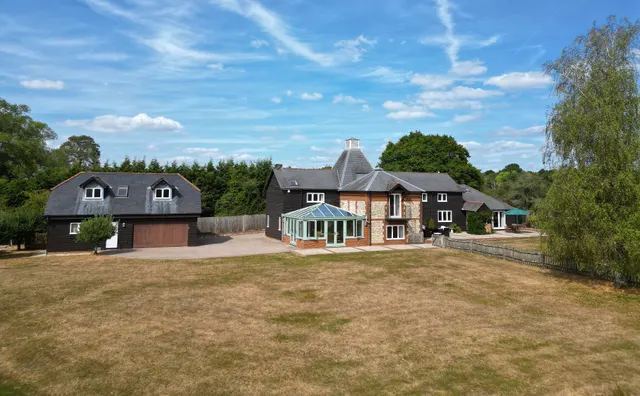 Frith End, Nr Farnham, GU35, photo 1