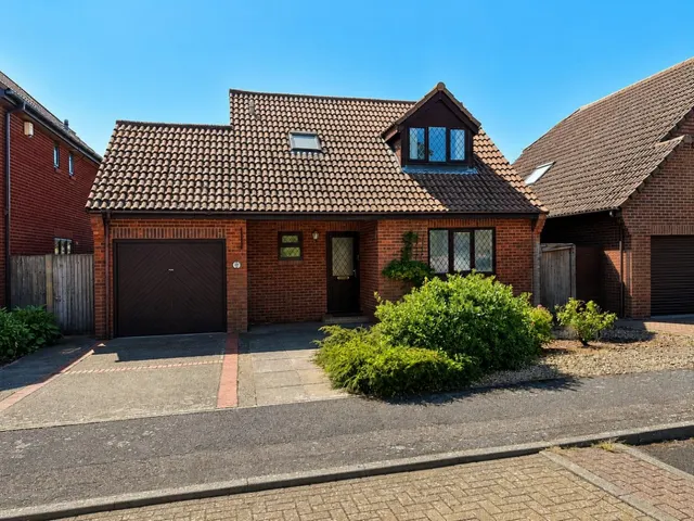 Saxon Close, Hythe, photo 1