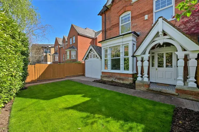 Nightingale Walk, Windsor, Berkshire, SL4 3HS, photo 1