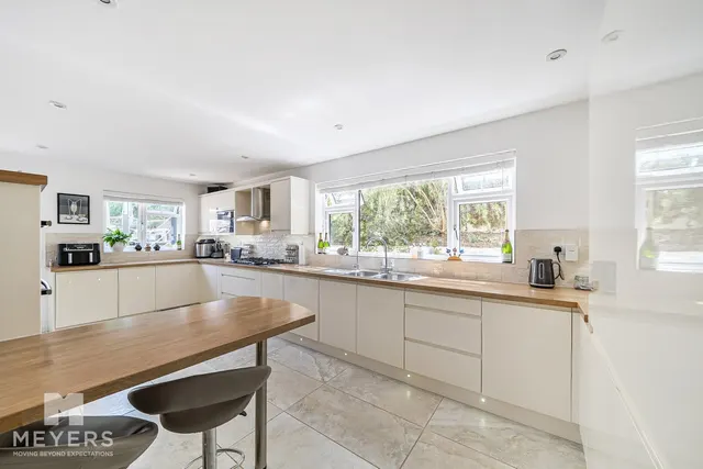 Wyatts Lane, Corfe Mullen, BH21, photo 2