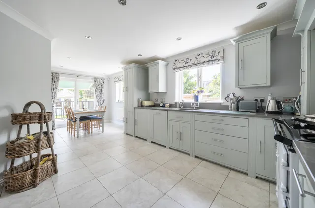 Wades Close, Marden, TN12, photo 3