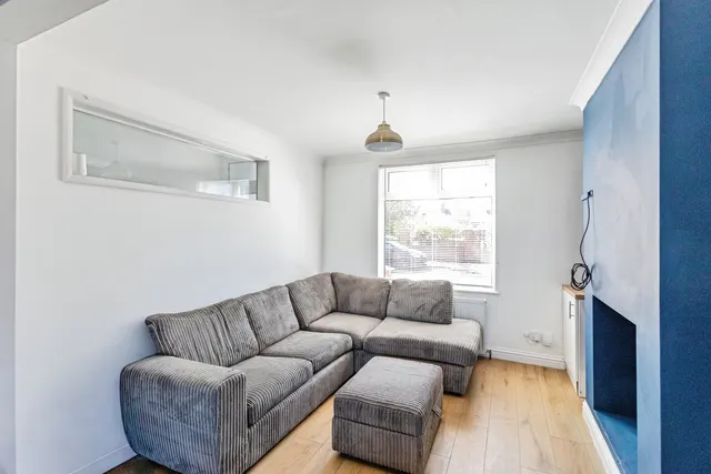 Cromwell Road, Rushden, NN10, photo 1