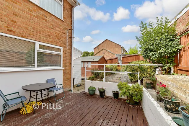 Vicarage Walk, Newport, PO30, photo 2