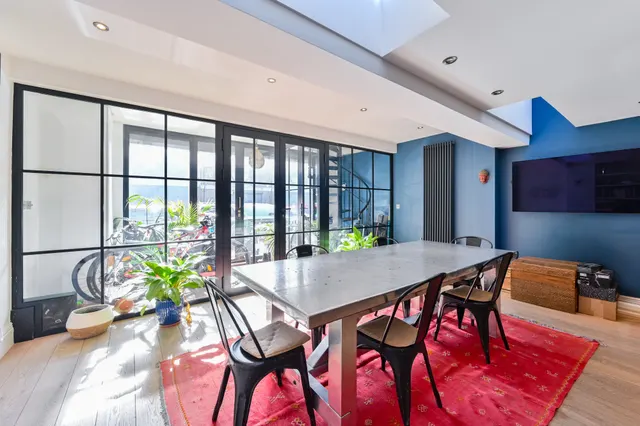 Photo 2 — 9 Cinnamon Row, London