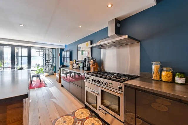 Photo 3 — 9 Cinnamon Row, London