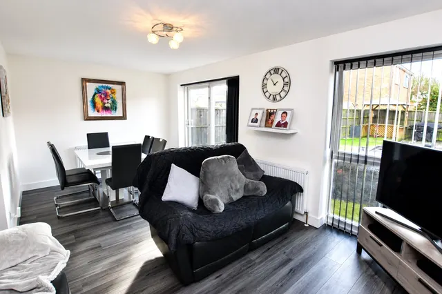 Photo 2 — Woburn Avenue, Farnborough, Hampshire, GU14 7EQ