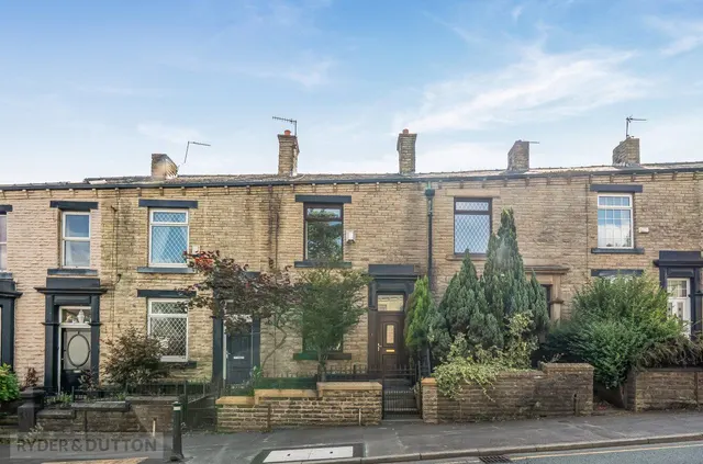 Rochdale Road, Shaw, OL2, photo 1
