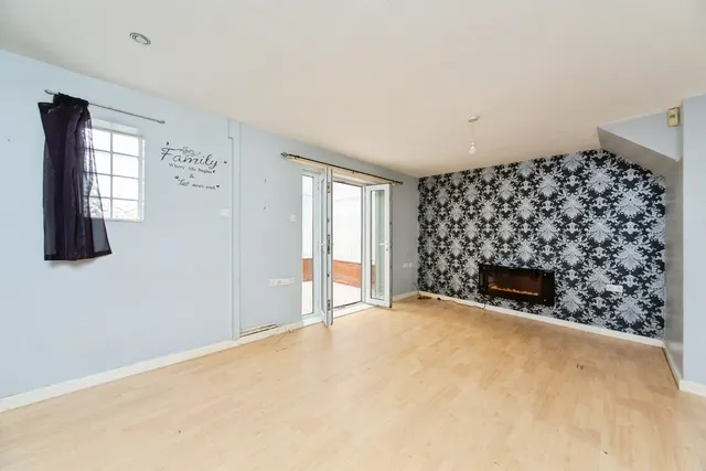 Brunswick Mews, Birkenhead, CH41, photo 3