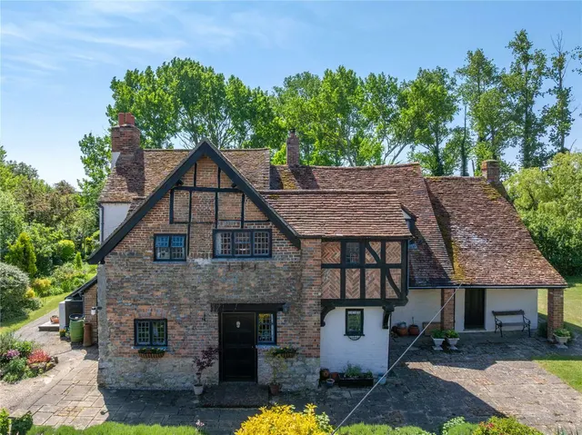 4 bedroom house — Westfield Road, Long Crendon, Aylesbury, Buckinghamshire, HP18 9EW