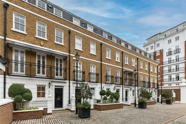 Photo 2 — Devonshire Place, London, W8 5UD