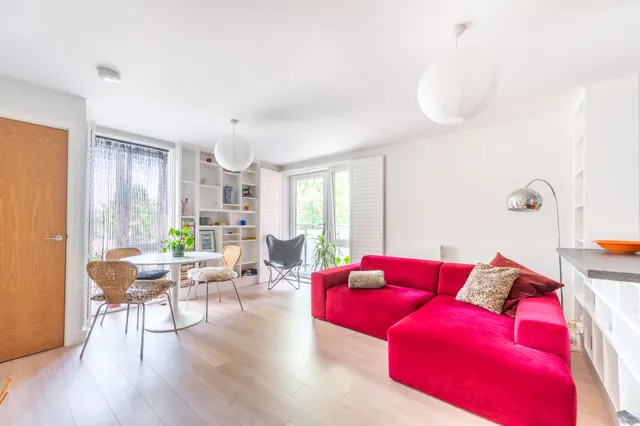 21 Cipher Court, Flowers Close, London, photo 1