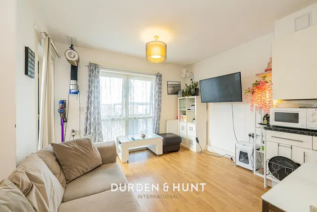 Firwood Lane, Harold Hill, RM3, photo 2