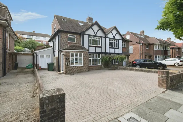 Goldstone Crescent, Hove, photo 1