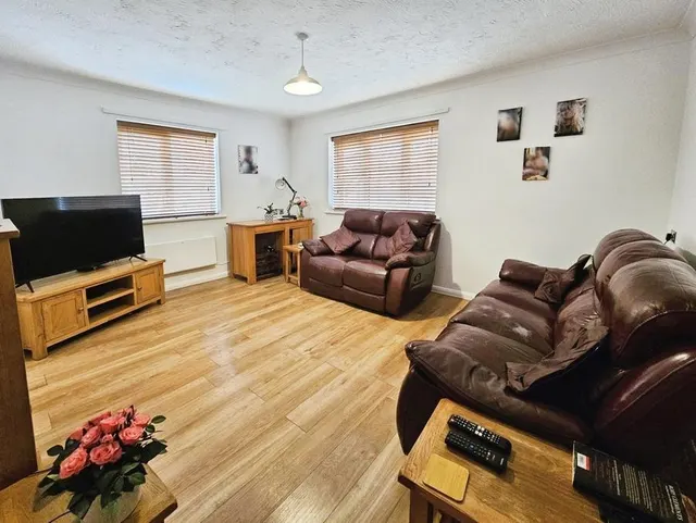 2 bedroom flat, Castle Road, Clacton-on-Sea, CO15