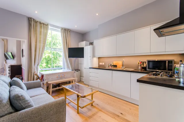 Flat 3, 3 Eardley Crescent, London, photo 1