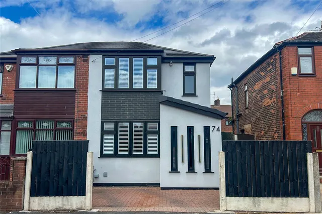 Kirby Avenue, Chadderton, OL9, photo 1