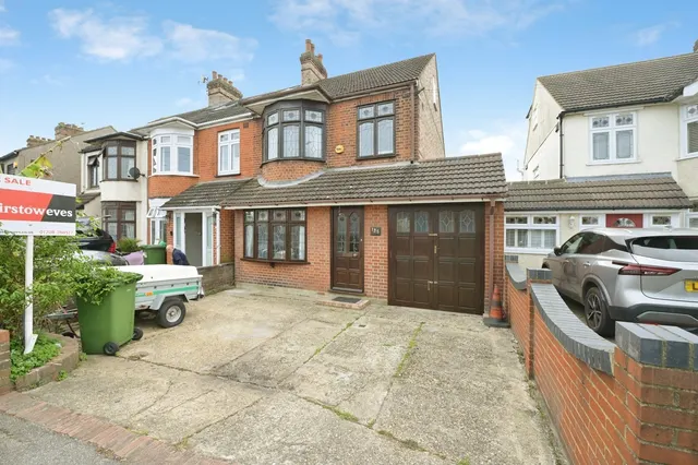 Collier Row Lane, Romford, RM5, photo 1