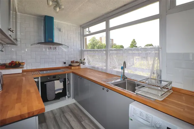 Park View Court, Woking, GU22, photo 1