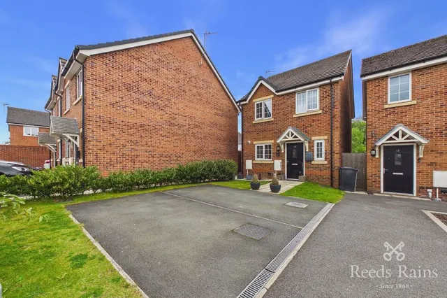 Photo 2 — Westheath Close, Congleton, Cheshire, CW12