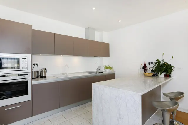 Photo 2 — Melliss Avenue Richmond TW9