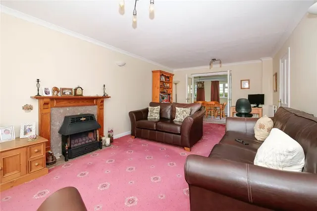 Acrehowe Rise, Baildon, BD17, photo 3