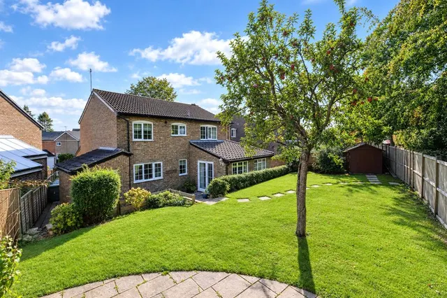 Acrehowe Rise, Baildon, BD17, photo 2