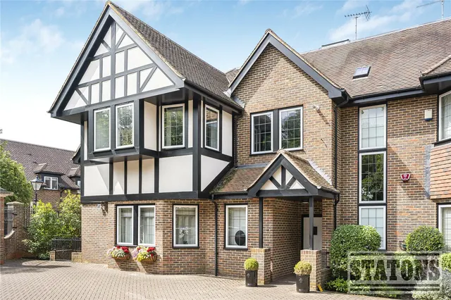 Photo 2 — Cockfosters Road, Hadley Wood, EN4 0JT