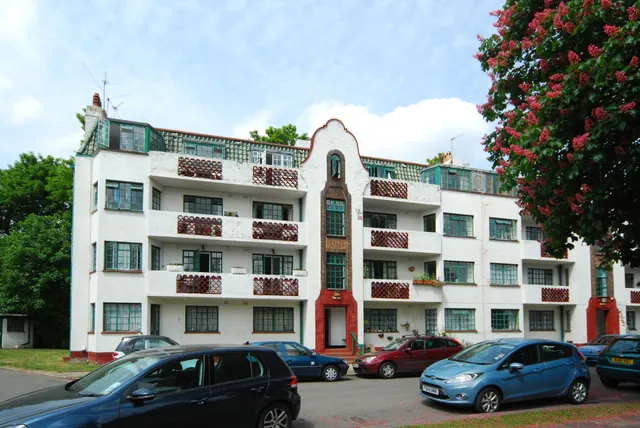 55 Ealing Village, London, photo 1
