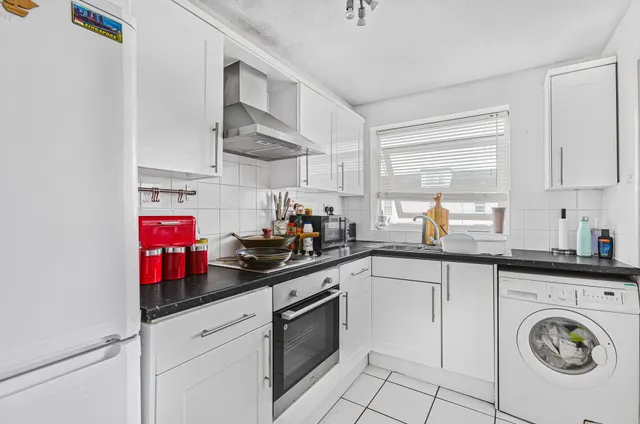 Alderman Close, Welham Green, AL9, photo 3