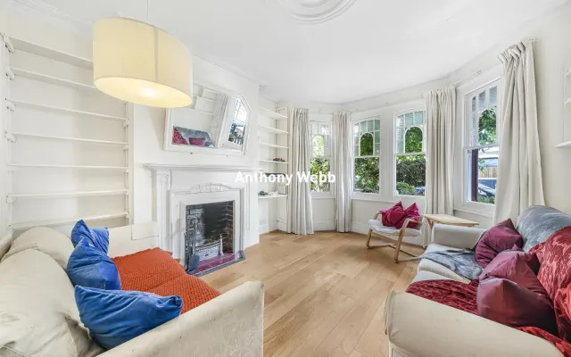 Photo 2 — Lightcliffe Road, Palmers Green, N13