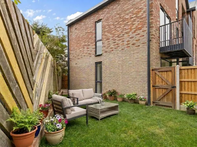 Kingsfield Way, RH1, photo 1