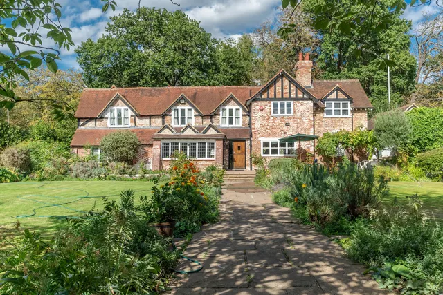 2 Field End Road, Pinner, photo 1